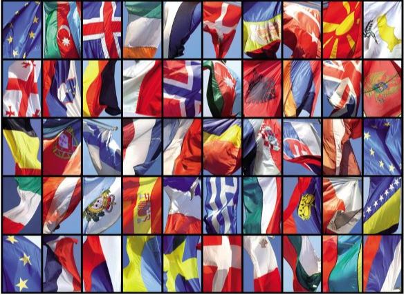 Mosaïque de drapeaux internationaux ©DR