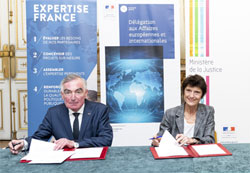 Expertise technique internationale: signature de deux conventions ©DICOM/MJ