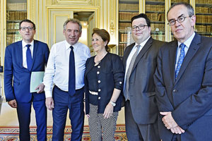 François Bayrou reçoit les associations d’aide aux victimes place